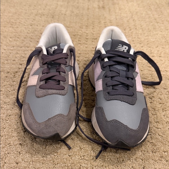 New Balance Women's 237 Sneakers - Picture 1 of 3